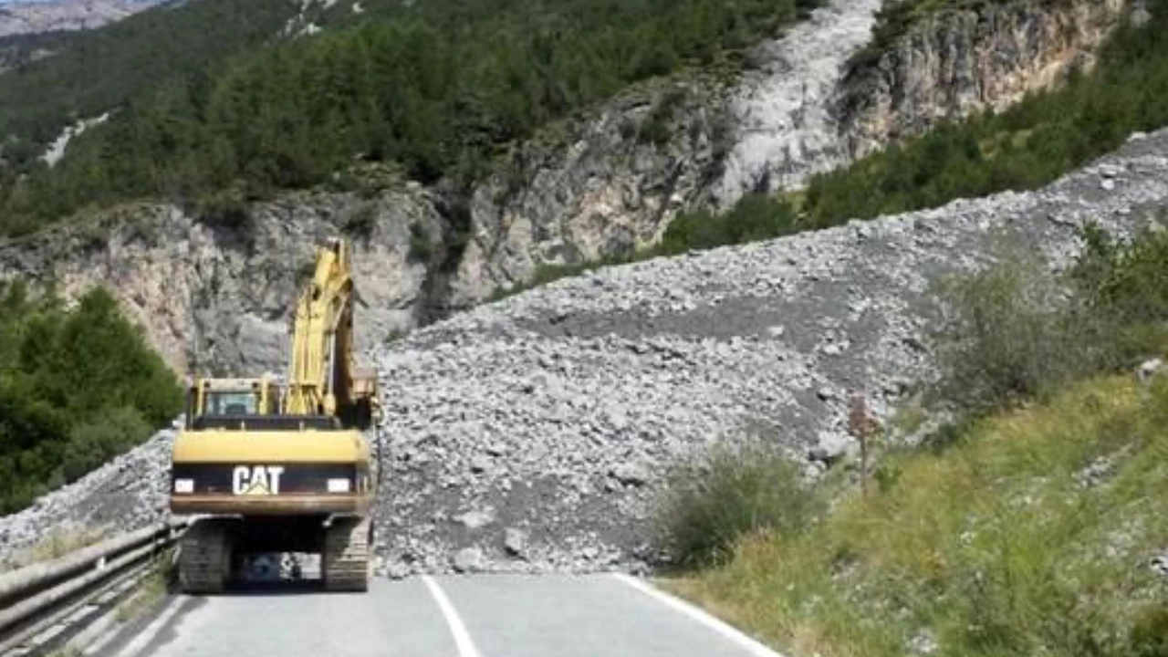 Il fiume di fango ha invaso il 13esimo e il 20esimo tornante della Strada dello Stelvio