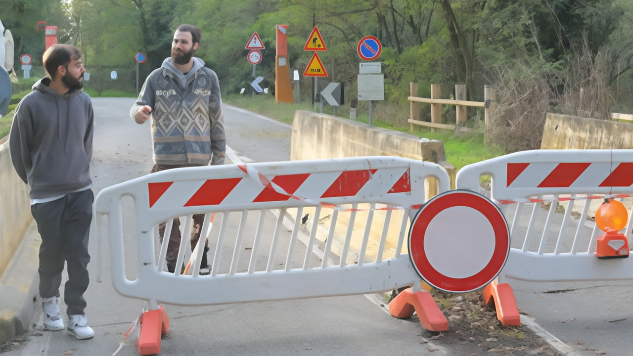 Mobilitazione a Cremona e Cremonese per l'innalzamento del livello del Po. Criticità lungo il fiume, con chiusure e interventi di Protezione civile e operatori. Disagi anche sull'autostrada A21. Mobilitazione a Cremona e Cremonese per l'innalzamento del livello del Po. Criticità lungo il fiume, con chiusure e interventi di Protezione civile e operatori. Disagi anche sull'autostrada A21.