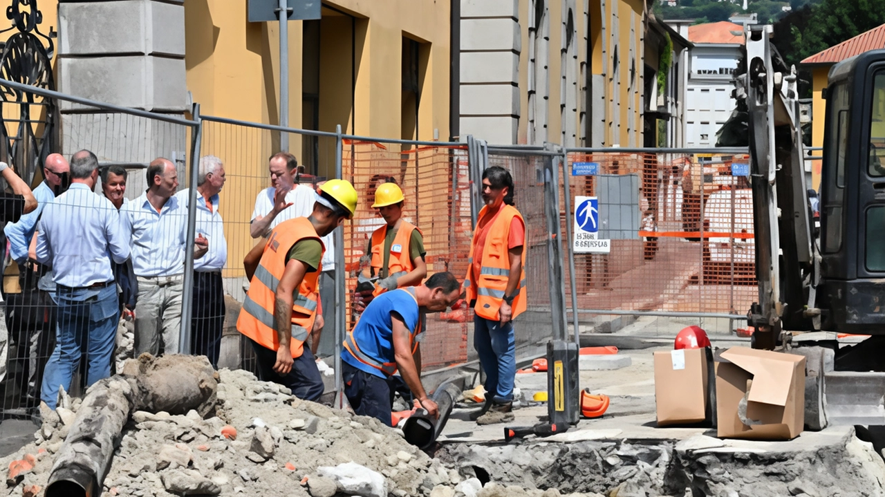 Il cantiere di via Borgo Vico Respirano i residenti e più in generale tutti i comaschi dopo. i disagi causati dai lavori sulla rete Il cantiere di via Borgo Vico Respirano i residenti e più in generale tutti i comaschi dopo. i disagi causati dai lavori sulla rete