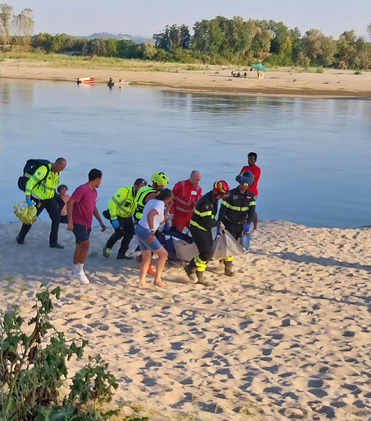ripescato da una barca non ce la fa