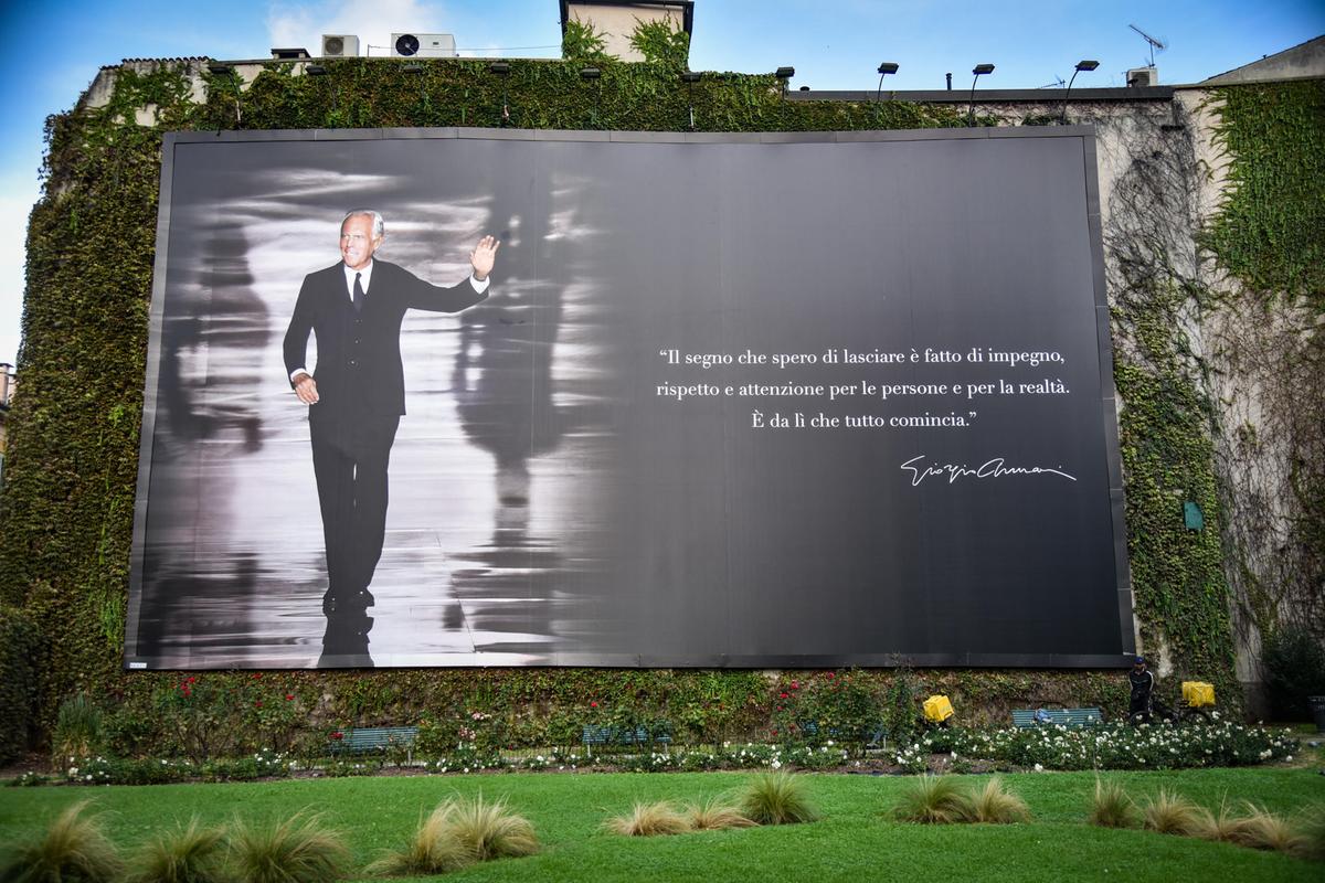 “Il segno che spero di lasciare...”: il maxi poster di via Broletto è l’ultimo saluto di Giorgio Armani alla città di Milano “Il segno che spero di lasciare...”: il maxi poster di via Broletto è l’ultimo saluto di Giorgio Armani alla città di Milano