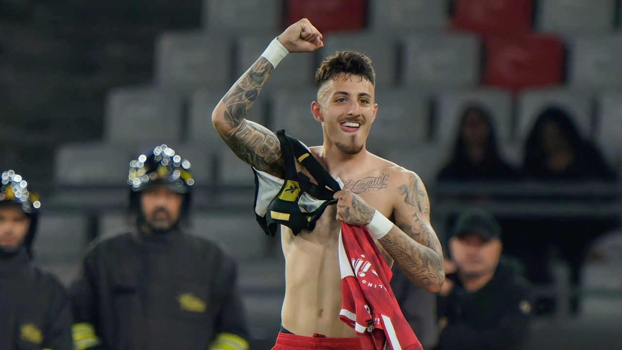 Marco Nasti esulta dopo un gol segnato con la maglia del Bari Marco Nasti esulta dopo un gol segnato con la maglia del Bari