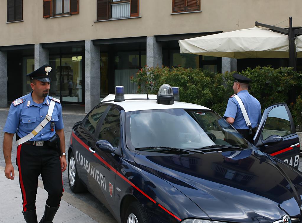 traditi dalla targa rubata furti di abiti borse e televisori padre e figlio in manette