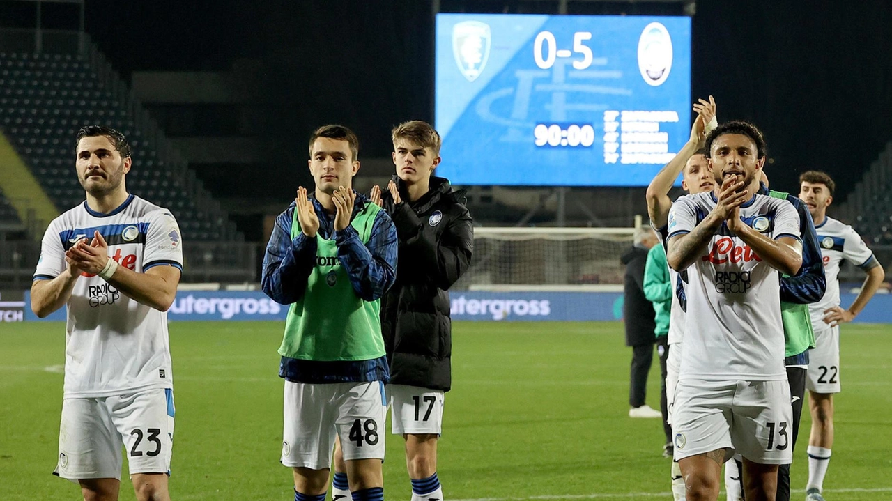 La Dea reagisce alla brutta eliminazione in Coppa con il Bruges e domina a Empoli. Doppietta di Lookman che a fine gara non risponde sulla “crisi“ con Gasperini. I bergamaschi a -3 dalla vetta ospiteranno il Venezia nella giornata di Napoli-Inter. La Dea reagisce alla brutta eliminazione in Coppa con il Bruges e domina a Empoli. Doppietta di Lookman che a fine gara non risponde sulla “crisi“ con Gasperini. I bergamaschi a -3 dalla vetta ospiteranno il Venezia nella giornata di Napoli-Inter.