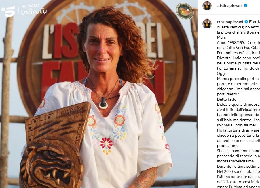 Cristina Plevani e “quella” camicetta all’Isola dei famosi (la stessa di 25 anni fa al Gf): ecco perché l’ha indossata Cristina Plevani e “quella” camicetta all’Isola dei famosi (la stessa di 25 anni fa al Gf): ecco perché l’ha indossata