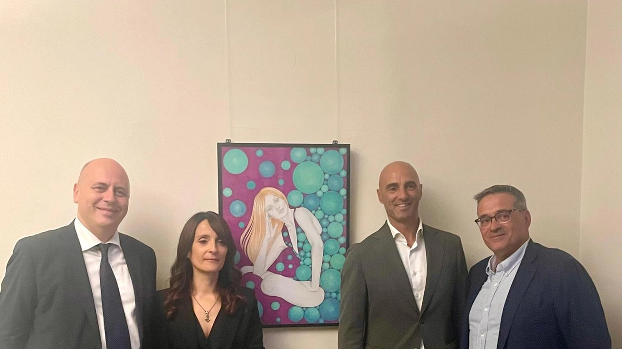In mostra a Palazzo Bocconi, in corso Venezia, le opere di Chiara Procaccini, riunite sotto le insegne della “Sorellanza”, nell’ambito del... In mostra a Palazzo Bocconi, in corso Venezia, le opere di Chiara Procaccini, riunite sotto le insegne della “Sorellanza”, nell’ambito del...
