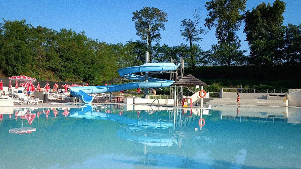 La piscina Tintarella di Luna dove si è consumata la tragedia La piscina Tintarella di Luna dove si è consumata la tragedia