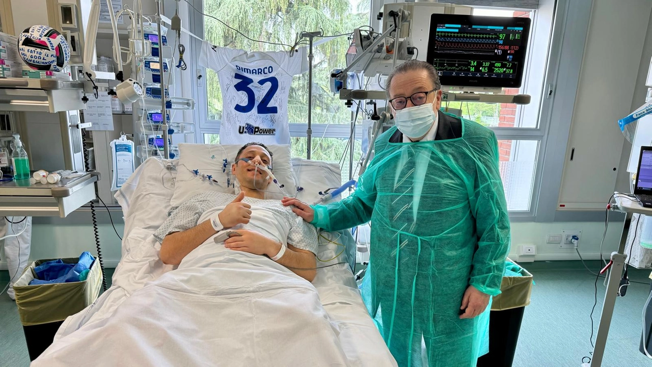 Il viceispettore della Polizia, Christian Di Martino, dopo l’aggressione Il viceispettore della Polizia, Christian Di Martino, dopo l’aggressione