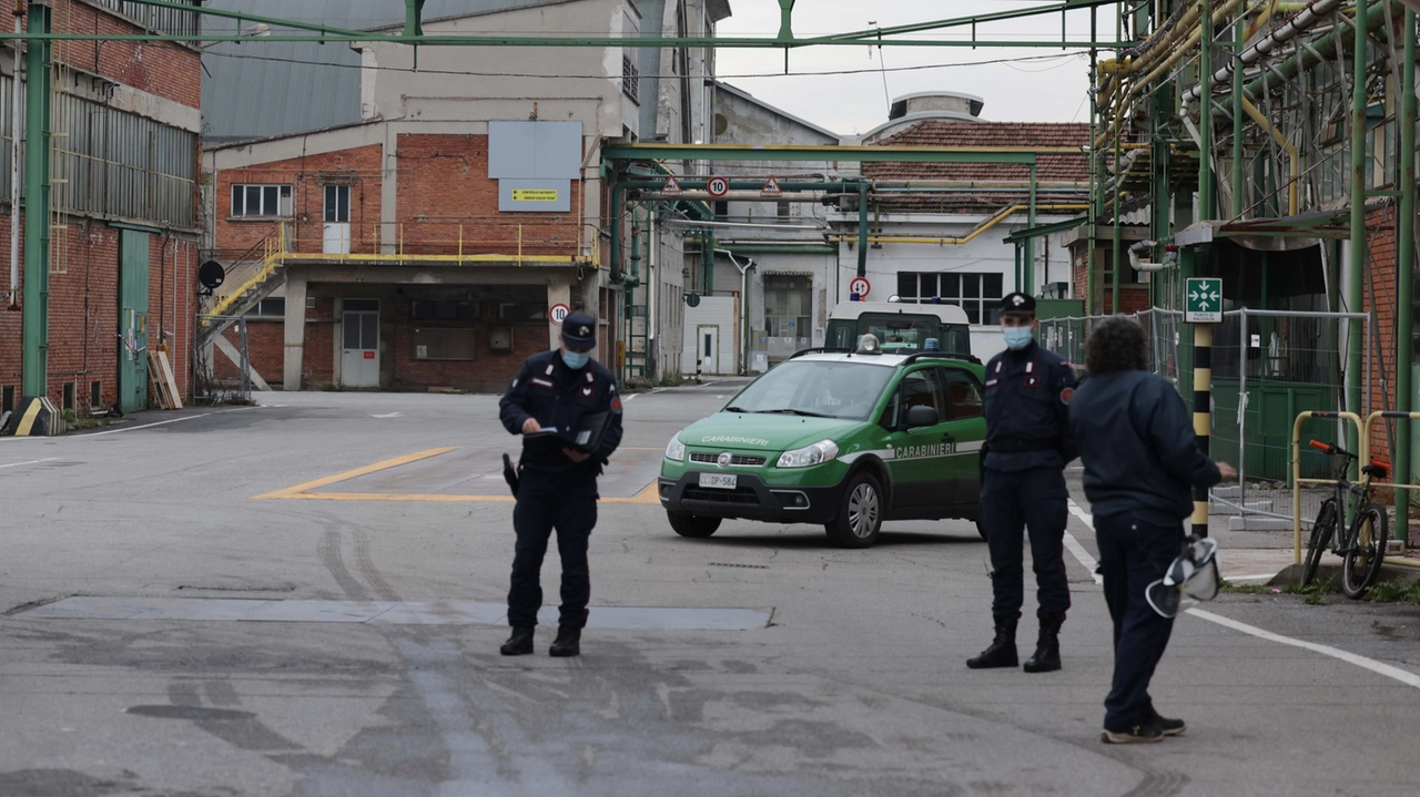 Febbraio 2021: i carabinieri mettono sotto sequestro la ditta Caffaro per inquinamento ambientale Febbraio 2021: i carabinieri mettono sotto sequestro la ditta Caffaro per inquinamento ambientale
