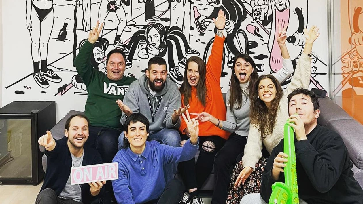 San Giuliano, l’etichetta indipendente fondata nel 2000 da Ilich Rausa sarà al centro dell’incontro di Orizzonte. Il titolare 47enne, da sempre grande appassionato di musica, ha pubblicato più di 150 album. San Giuliano, l’etichetta indipendente fondata nel 2000 da Ilich Rausa sarà al centro dell’incontro di Orizzonte. Il titolare 47enne, da sempre grande appassionato di musica, ha pubblicato più di 150 album.