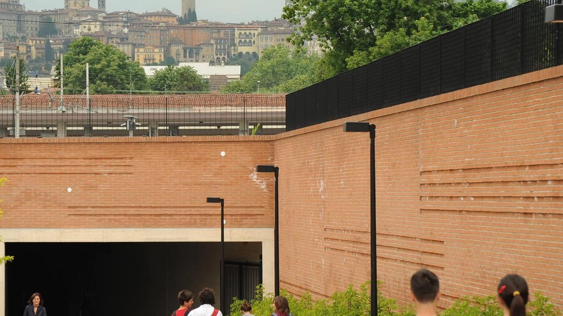 Una via alternativa per gli studenti Una via alternativa per gli studenti
