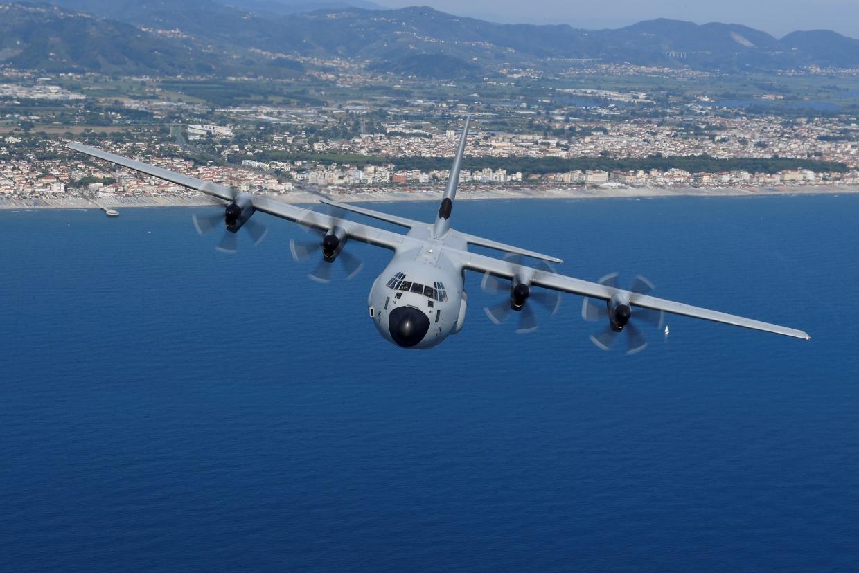 Otto mesi, due cuori che battono contro il tempo: l’Aeronautica salva due gemellini portandoli a Milano Otto mesi, due cuori che battono contro il tempo: l’Aeronautica salva due gemellini portandoli a Milano