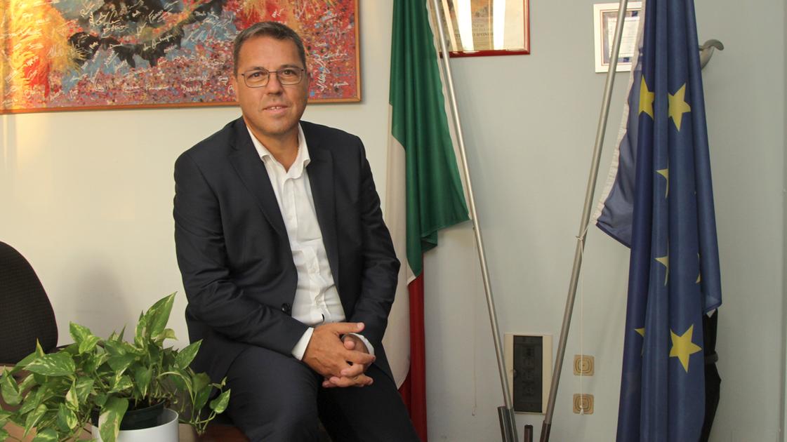 Pieve Emanuele, sindaco multato per l’auto in divieto di sosta: “Le regole valgono per tutti” Pieve Emanuele, sindaco multato per l’auto in divieto di sosta: “Le regole valgono per tutti”