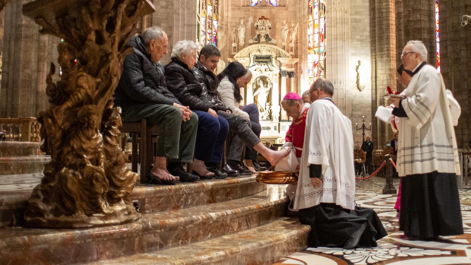 L’arcivescovo ai sacerdoti: "Svestiamo la maschera dell’ottimismo di principio. E preghiamo per la pace"
