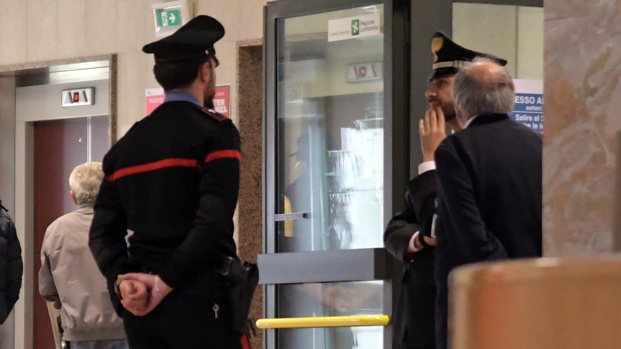 Carabinieri in ospedale a Vizzolo Predabissi (Archivio)