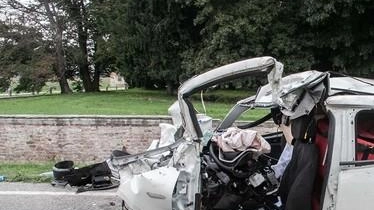 Ancora sangue sulla via Giuseppina. Nel primo pomeriggio di ieri, alle porte di Cremona, Agata Ottardi, Ilaria per gli... Ancora sangue sulla via Giuseppina. Nel primo pomeriggio di ieri, alle porte di Cremona, Agata Ottardi, Ilaria per gli...