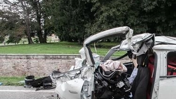Donna muore nel frontale con un camion