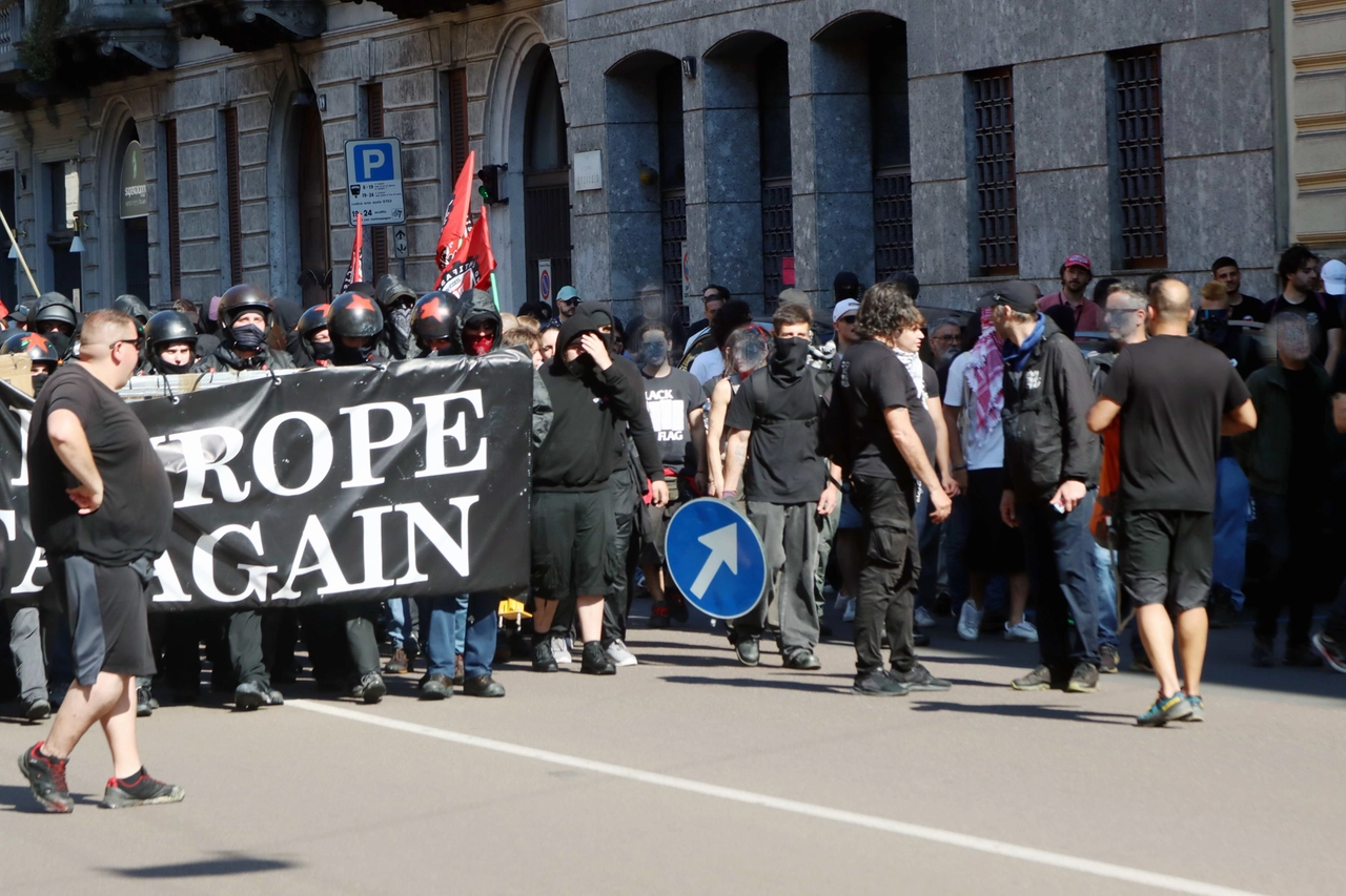 Il corteo si è snodato per circa un chilometro lungo le vie del centro