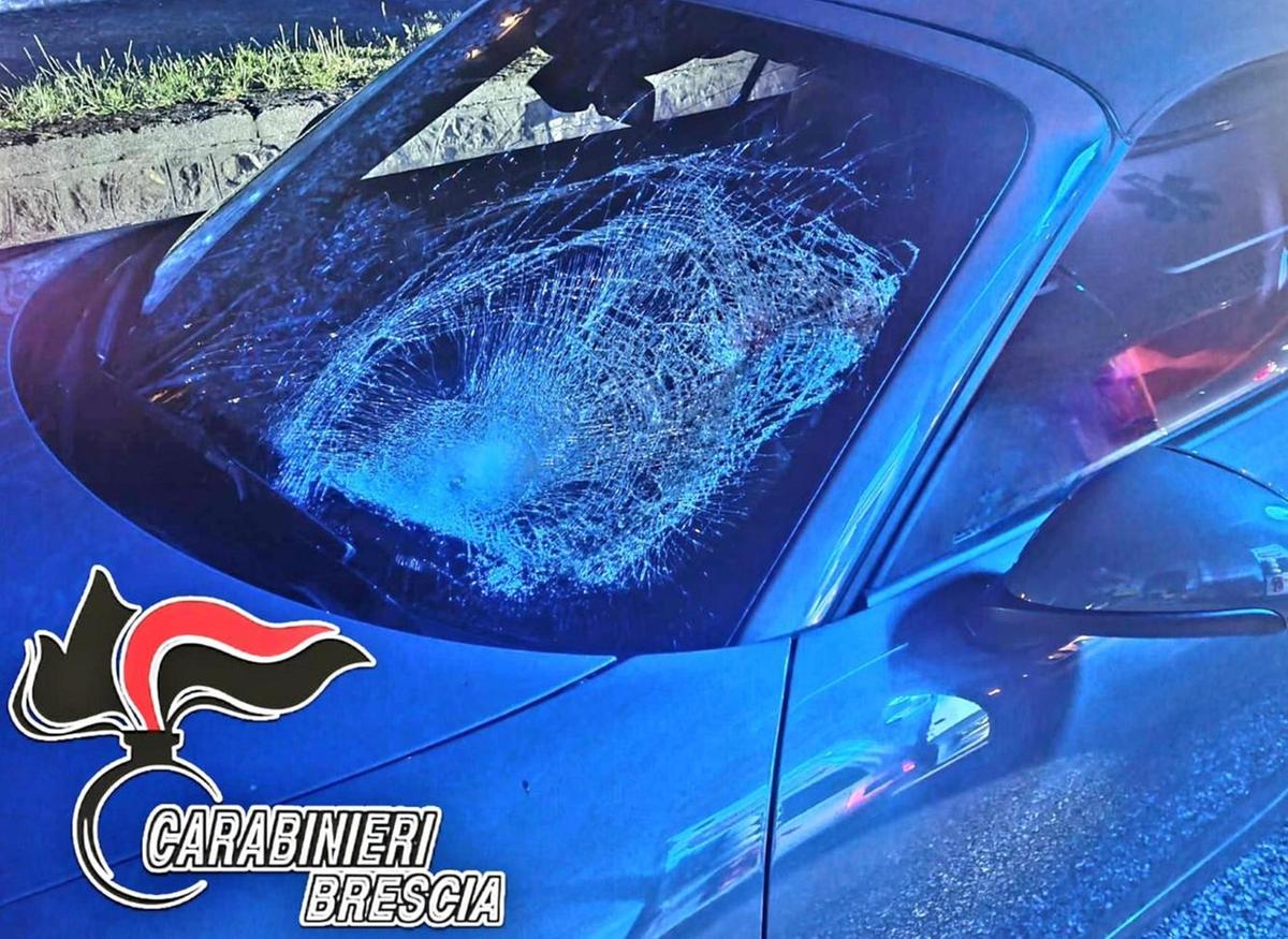 Saltano in strada per gioco. Turista travolto da un’auto. Grave 27enne irlandese