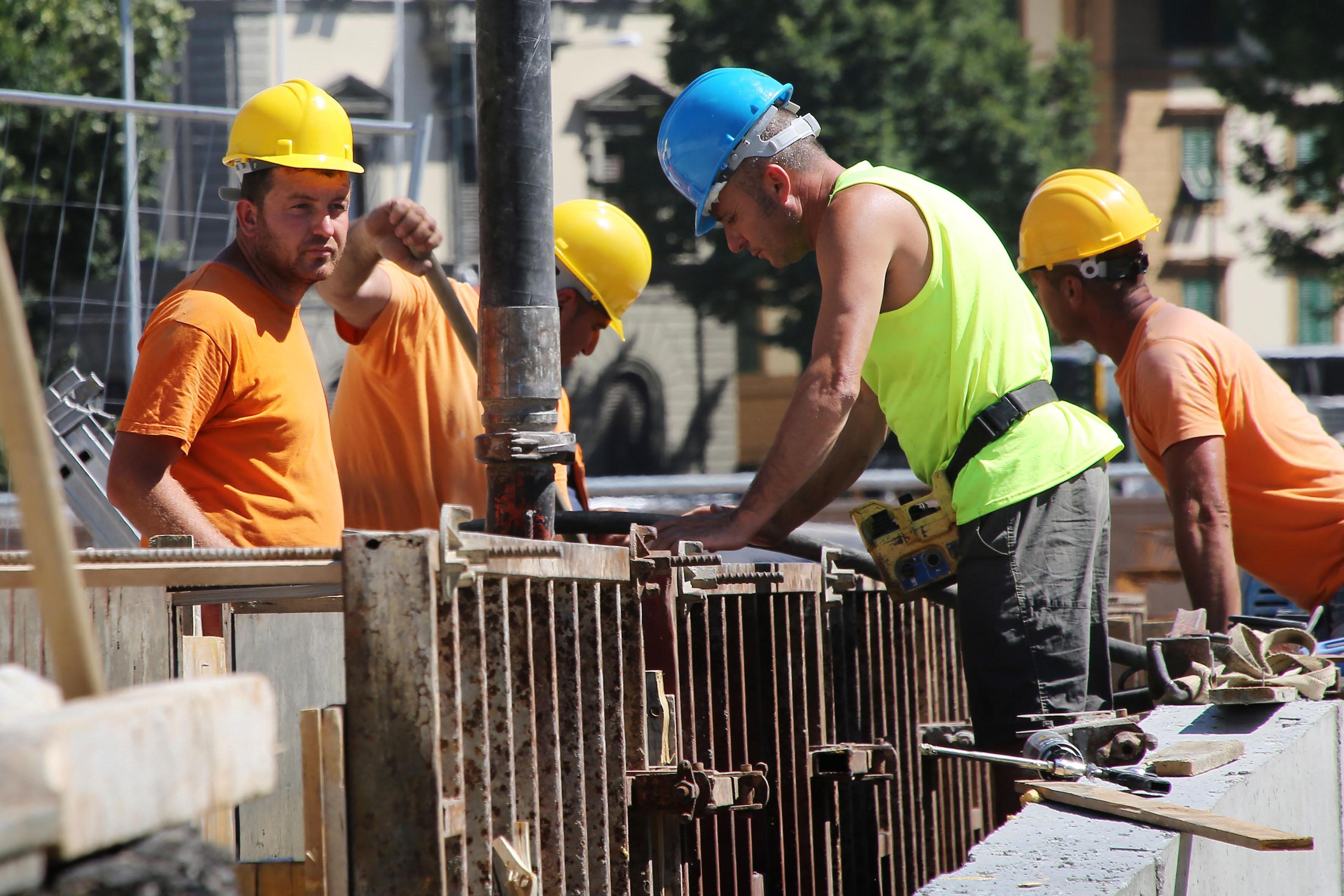 caldo infernale l8217appello a guido bertolaso subito un8217ordinanza per fermare il lavoro nelle ore pi249 torride