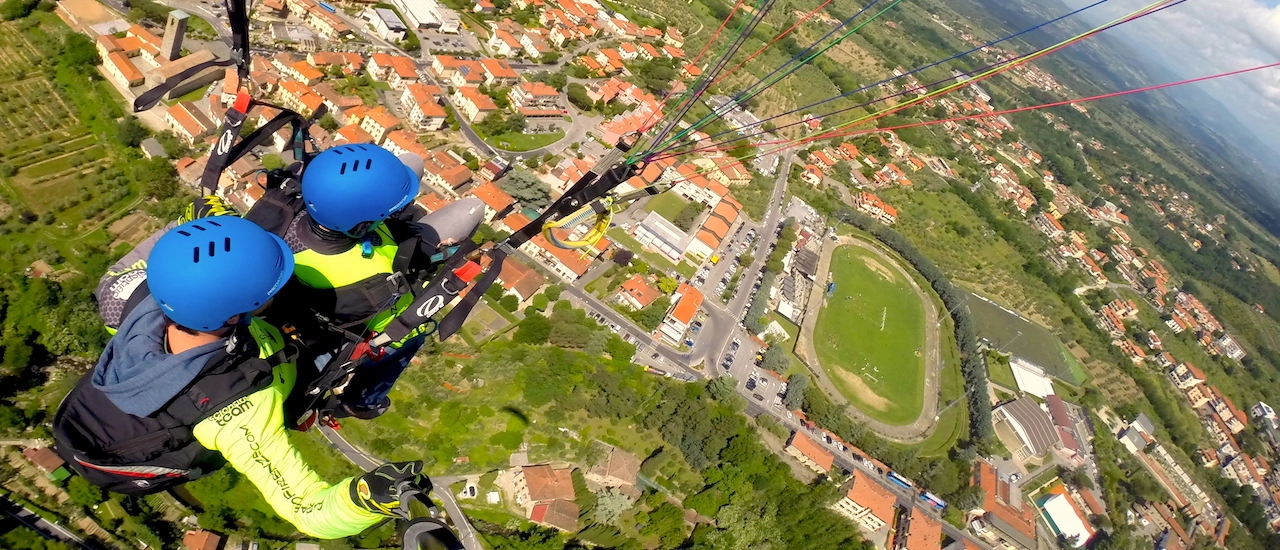 “In due sono precipitati col parapendio nel campo da calcio del Bione”: la manovra d’emergenza