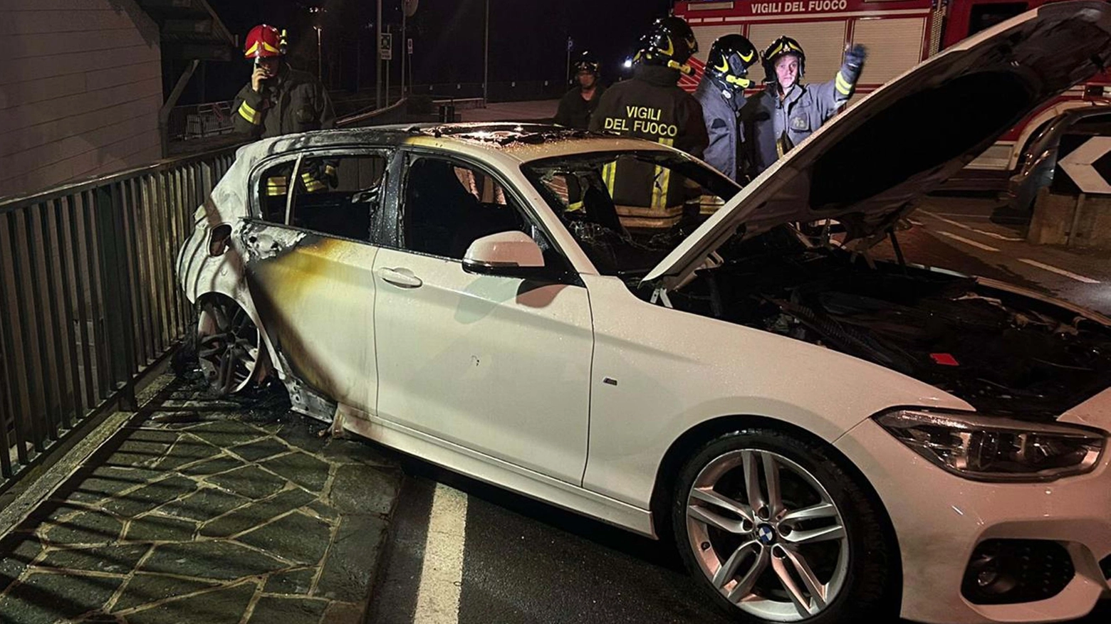 Valmalenco, l'auto distrutta da una molotov
