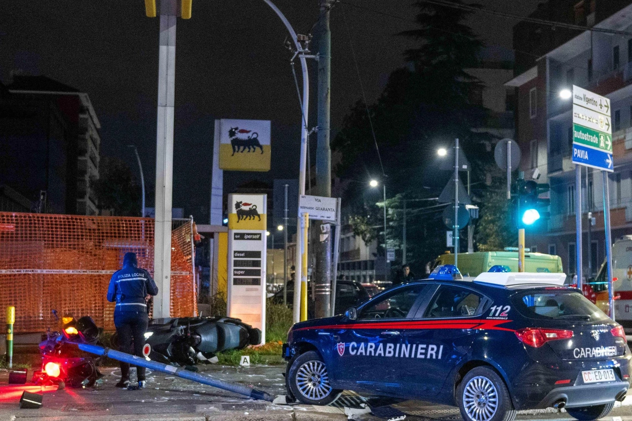 In sella con casco e passamontagna. Così è partita la folle fuga del TMax