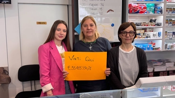 Superenalotto a Desenzano, la tabaccaia del 6 milionario: “Il vincitore? Spero sia una persona del paese che ne ha bisogno”