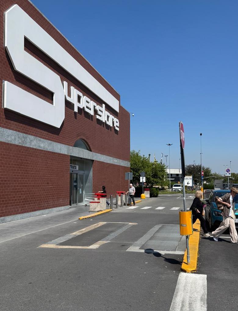 incursione notturna nel market banda all assalto del bancomat suona l allarme il colpo fallisce da Ilgiorno.it incursione notturna nel market banda all assalto del bancomat suona l allarme il colpo fallisce