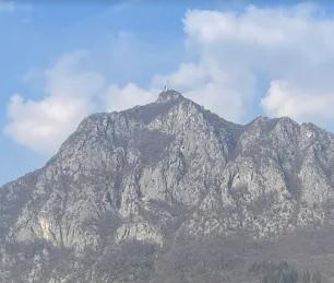 l angelone si sgretola ancora percorsi chiusi per precauzione da Ilgiorno.it l angelone si sgretola ancora percorsi chiusi per precauzione