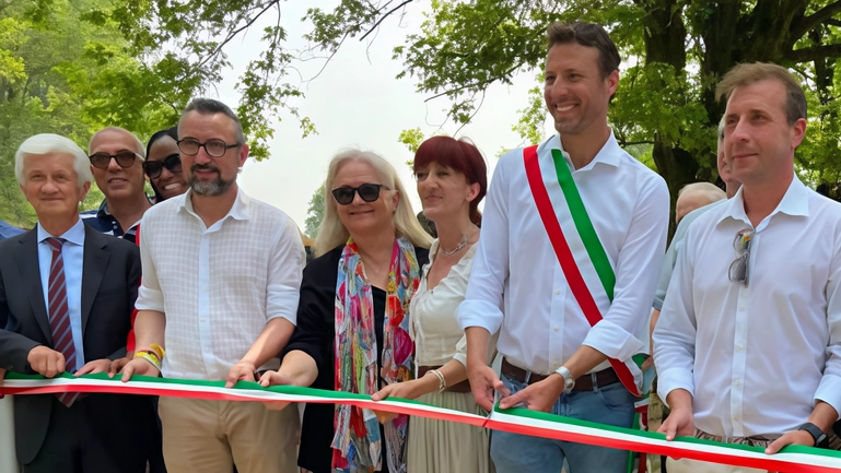 A Crema la grande area verde appena inaugurata diventa un luogo di incontro per tanti cittadini . Dallo sport al benessere, uno spazio pubblico pensato all’insegna del valore della socialità.