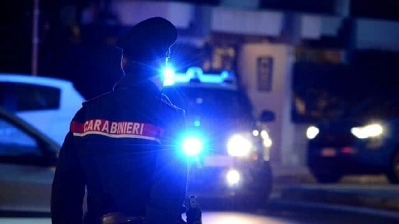I carabinieri salvano la vita a un uomo (Archivio) I carabinieri salvano la vita a un uomo (Archivio)