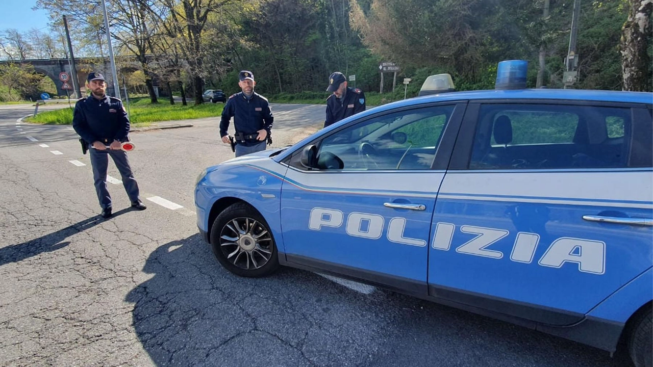 L'uomo è stato arrestato dalla polizia L'uomo è stato arrestato dalla polizia