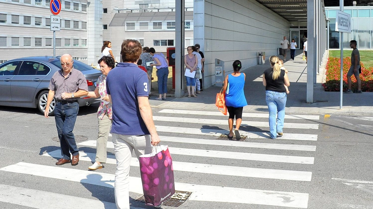 La Direzione dell'Asst Ovest Milanese risponde alle denunce dei lavoratori sottolineando l'attenzione alla sicurezza sul lavoro e le azioni intraprese per affrontare la carenza di personale infermieristico e di supporto. Assicura che tutte le attività assistenziali sono garantite nel rispetto delle normative vigenti. La Direzione dell'Asst Ovest Milanese risponde alle denunce dei lavoratori sottolineando l'attenzione alla sicurezza sul lavoro e le azioni intraprese per affrontare la carenza di personale infermieristico e di supporto. Assicura che tutte le attività assistenziali sono garantite nel rispetto delle normative vigenti.