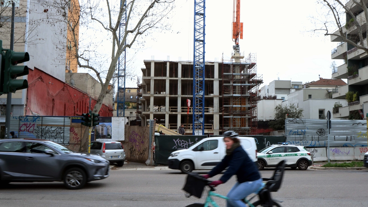 Il complesso sequestrato in via Lepontina