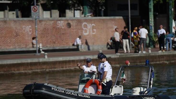 In Darsena tornano i ghisa sul gommone In Darsena tornano i ghisa sul gommone