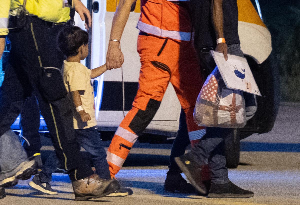 arrivati a linate i bambini di gaza saranno curati al niguarda al buzzi e dai medici degli ospedali di bergamo e brescia