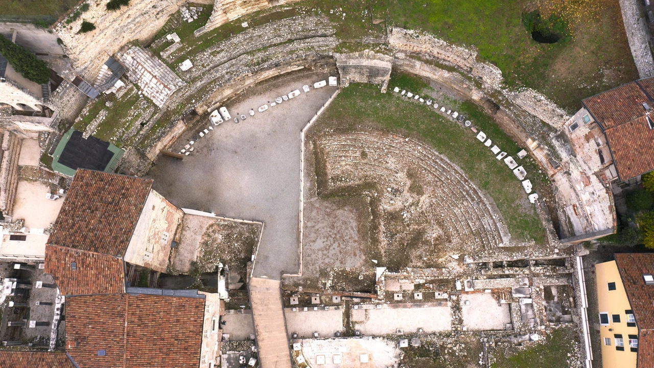 Il teatro romano di brescia visto dall'alto