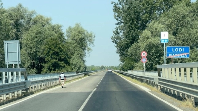 Il ponte è un'infrastruttura essenziale per i collegamenti fra Lombardia ed Emilia Il ponte è un'infrastruttura essenziale per i collegamenti fra Lombardia ed Emilia