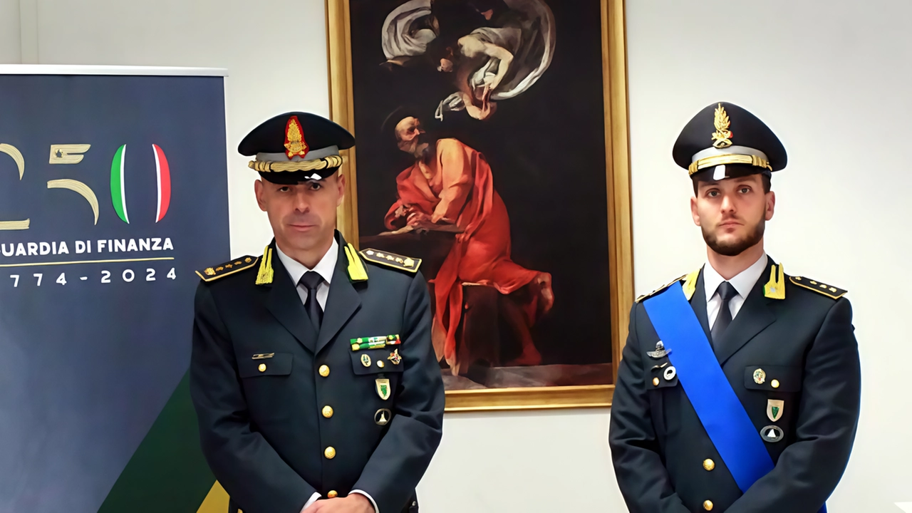 ll nuovo comandante del Gruppo della Guardia di Finanza di Lecco è il capitano Marco Cordeddu (a destra nella foto...