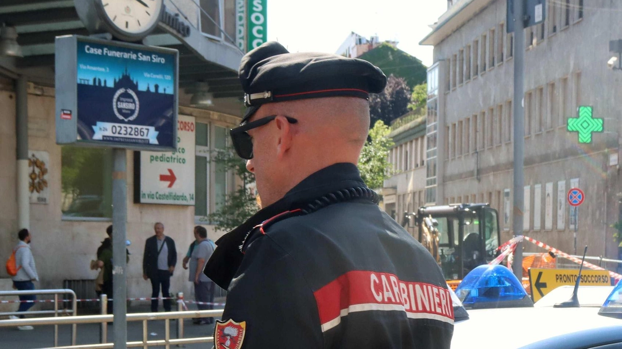 Il quarantaseienne argentino ha denunciato la rapina ai carabinieri della stazione Duomo Il quarantaseienne argentino ha denunciato la rapina ai carabinieri della stazione Duomo