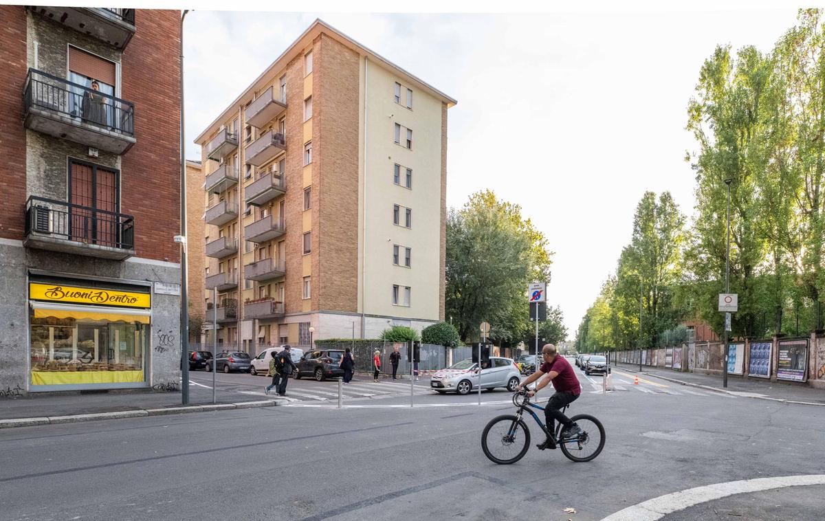 Piazza Bettini tattica, caos viabilità. Protesta di residenti e negozianti. Il Comune: "Il progetto è sospeso" Piazza Bettini tattica, caos viabilità. Protesta di residenti e negozianti. Il Comune: "Il progetto è sospeso"