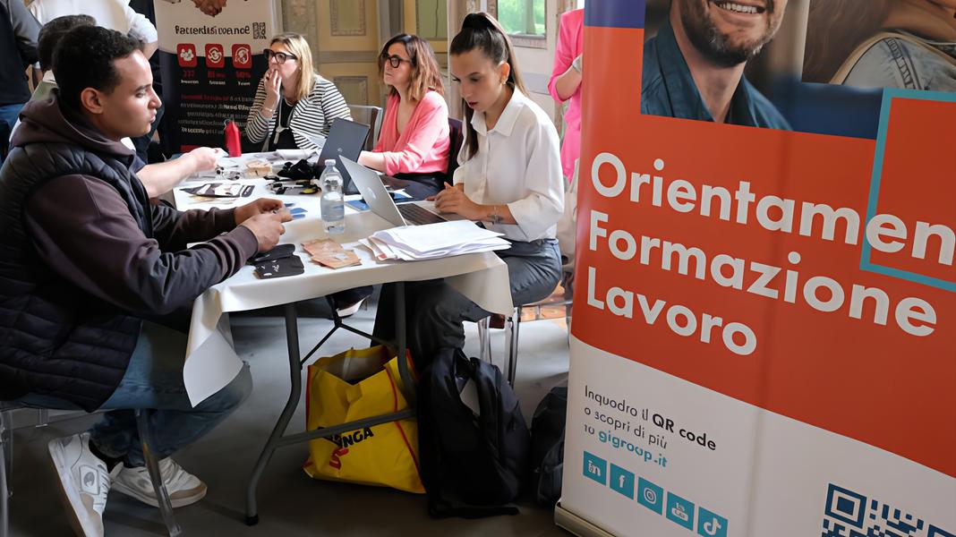Un Job day da record. La Reggia si trasforma in “ufficio del lavoro”. I sogni di 600 candidati
