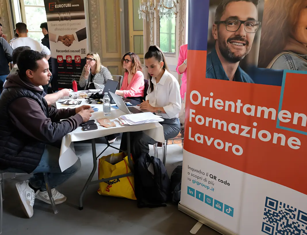 Un Job day da record. La Reggia si trasforma in “ufficio del lavoro”. I sogni di 600 candidati
