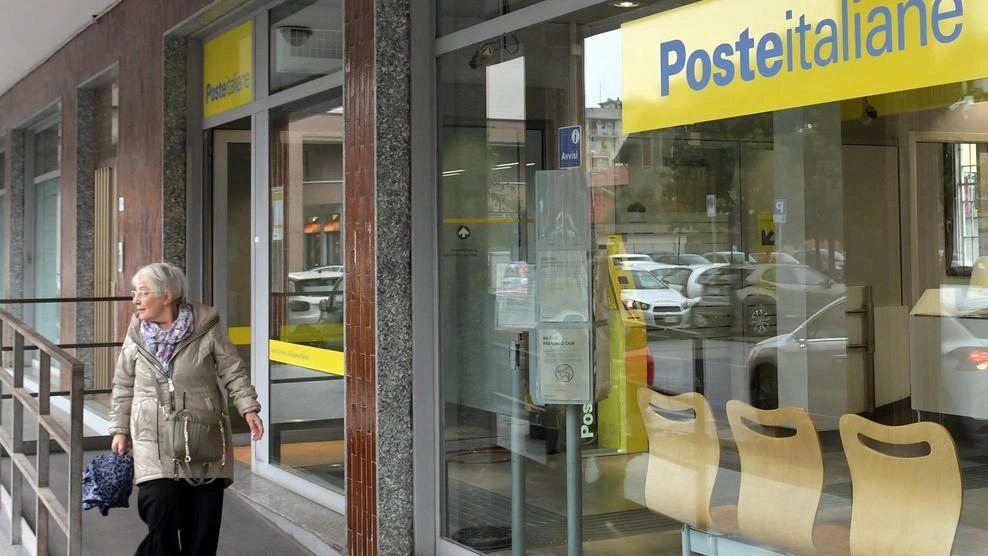 Lavori finiti, disagi anche:. l’ufficio postale riapre dopo 2. mesi con servizi “rinforzati” Lavori finiti, disagi anche:. l’ufficio postale riapre dopo 2. mesi con servizi “rinforzati”