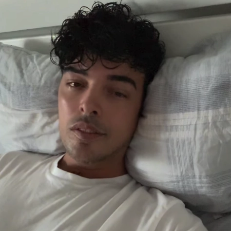 Stash dei The Kolors ha il Covid e aggiorna sul suo stato di salute (Frema video Storia Instagram)