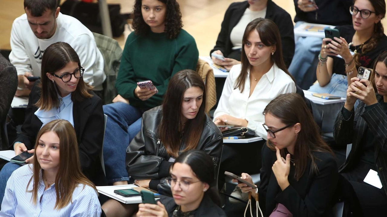 Giovani talenti italiani e internazionali cercano opportunità in Data Science presso Roche Italia, interessati alla ricerca e alla business intelligence. Giovani talenti italiani e internazionali cercano opportunità in Data Science presso Roche Italia, interessati alla ricerca e alla business intelligence.
