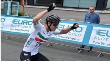 Beoni e Cavalleri vincono ad Arcore e Buscate, portando successi al Team Frigerio Viaggi Jo.We. SlopLine. Beoni e Cavalleri vincono ad Arcore e Buscate, portando successi al Team Frigerio Viaggi Jo.We. SlopLine.