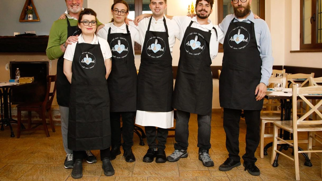Il training di Leo, Zaira, Riccardo e Samuele al Cascinotto di Settimo Milanese. Così due famiglie con ragazzi nello spettro stanno creando “Aut & Food“.