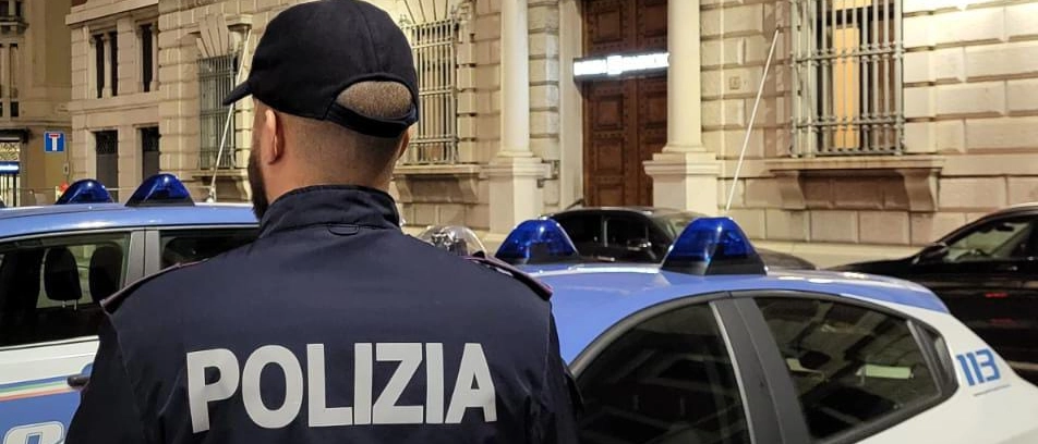 Brescia, rissa in pieno centro: interviene la polizia, ma gli agenti rischiano di essere aggrediti. Arrestato un 37enne